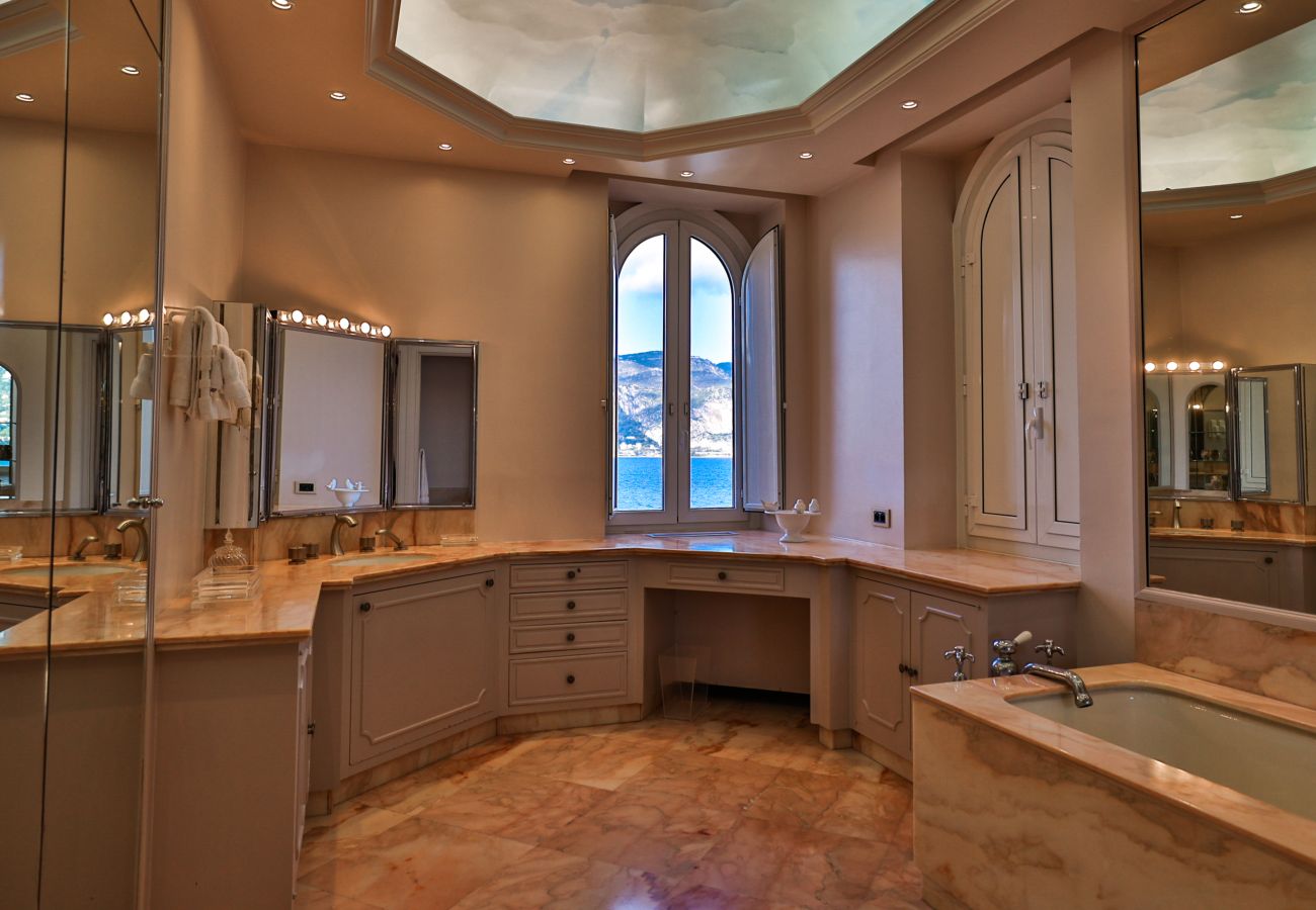 Villa in Saint-Jean-Cap-Ferrat - PIEDS DANS L EAU