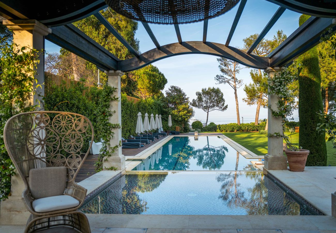 Villa in Saint-Jean-Cap-Ferrat - L ELEGANTE