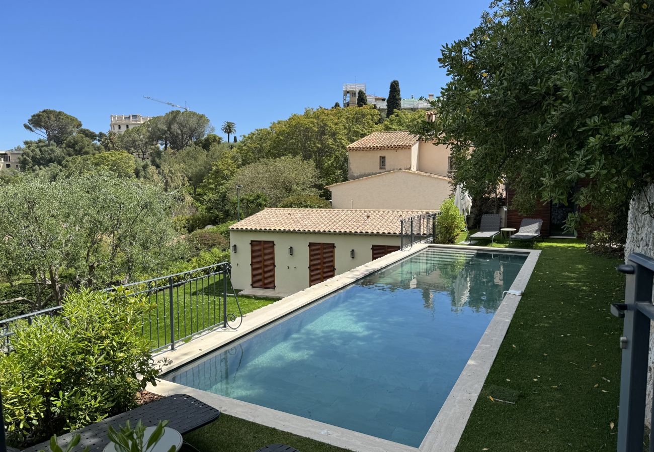 Villa in Saint-Jean-Cap-Ferrat - VILLA RAVISSANTE