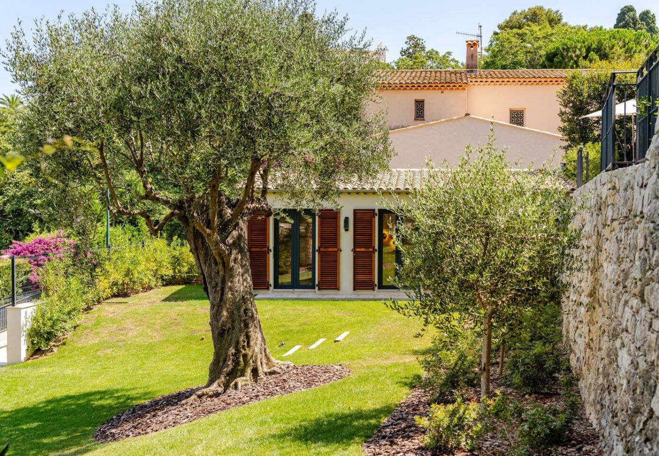 Villa in Saint-Jean-Cap-Ferrat - VILLA RAVISSANTE