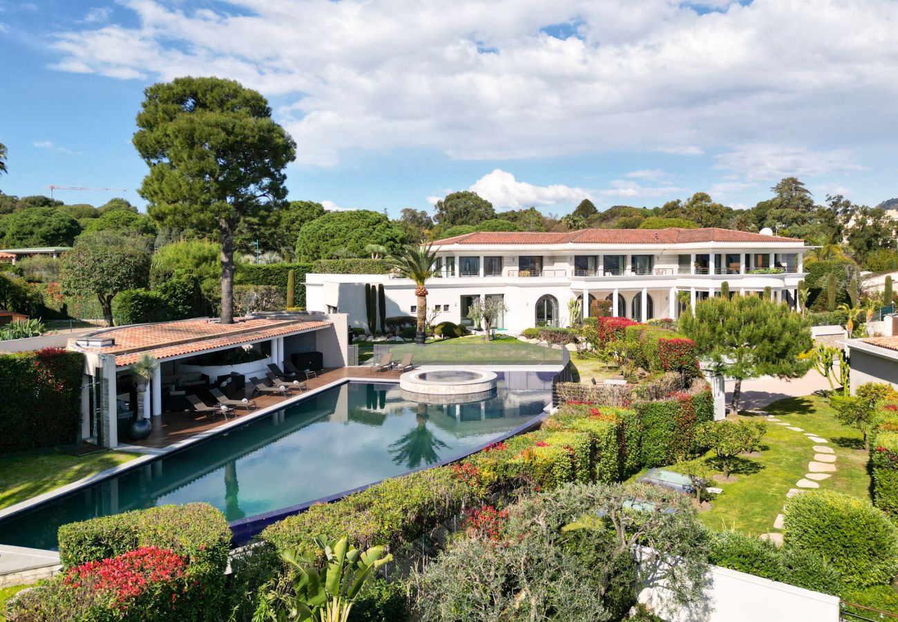 Villa in Saint-Jean-Cap-Ferrat - VILLA CONTEMPORAINE