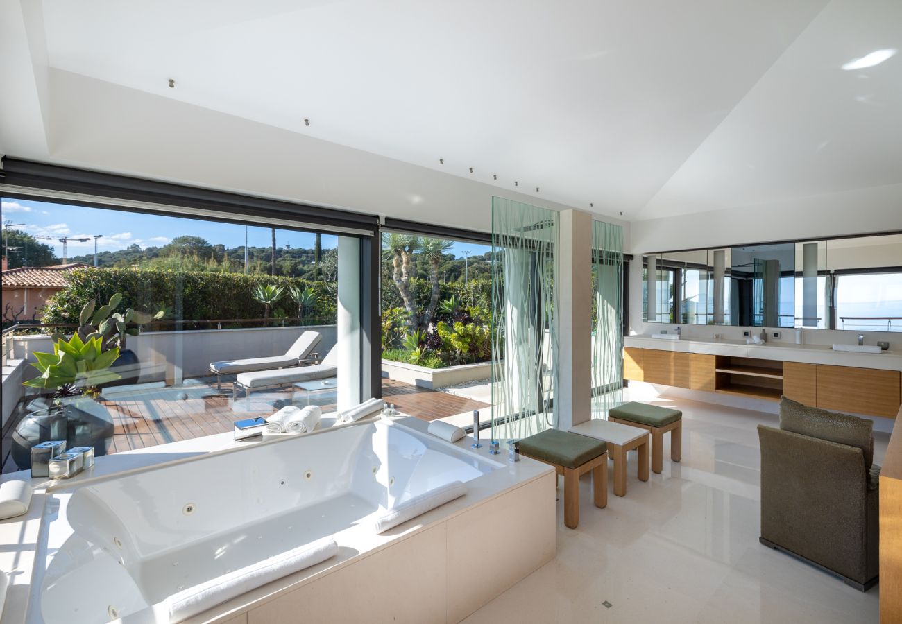 Villa in Saint-Jean-Cap-Ferrat - VILLA CONTEMPORAINE