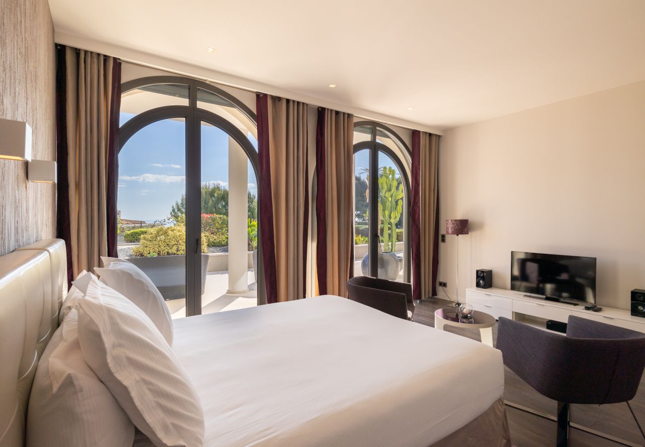 Villa in Saint-Jean-Cap-Ferrat - VILLA CONTEMPORAINE
