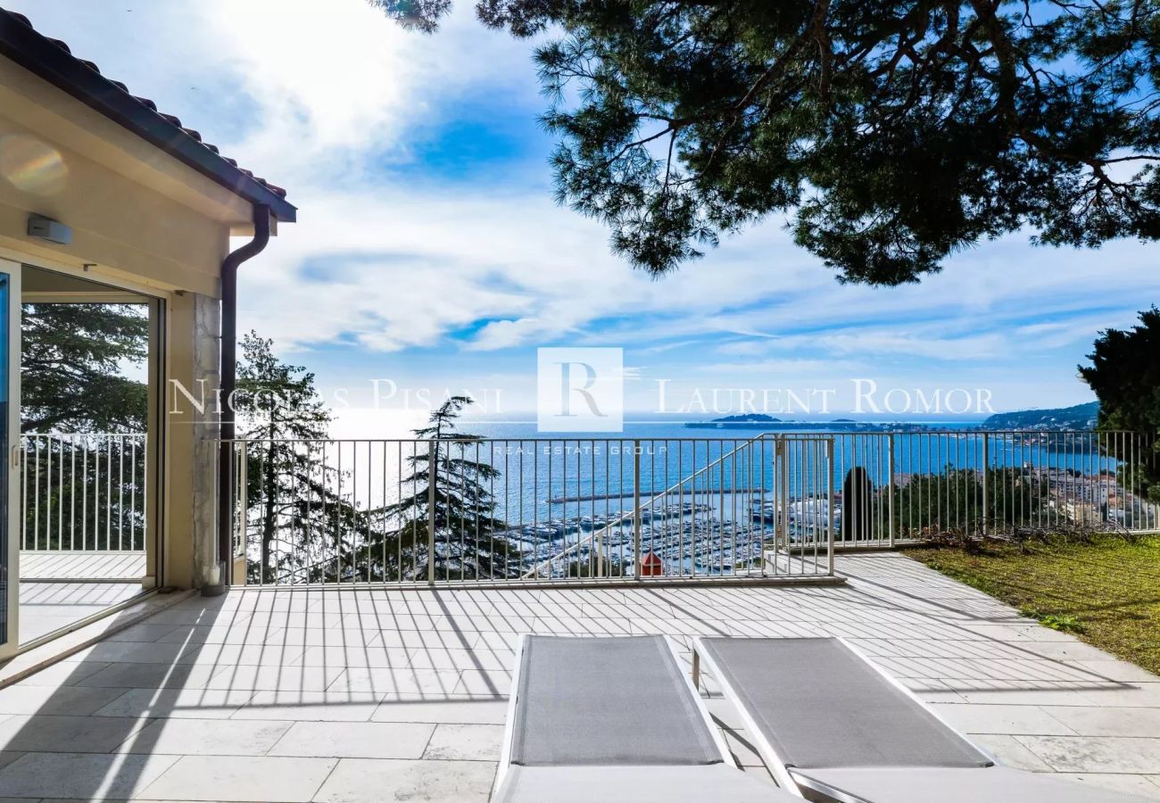 Profitez d'une magnifique vue mer et sur le Port de Beaulieu-sur-mer