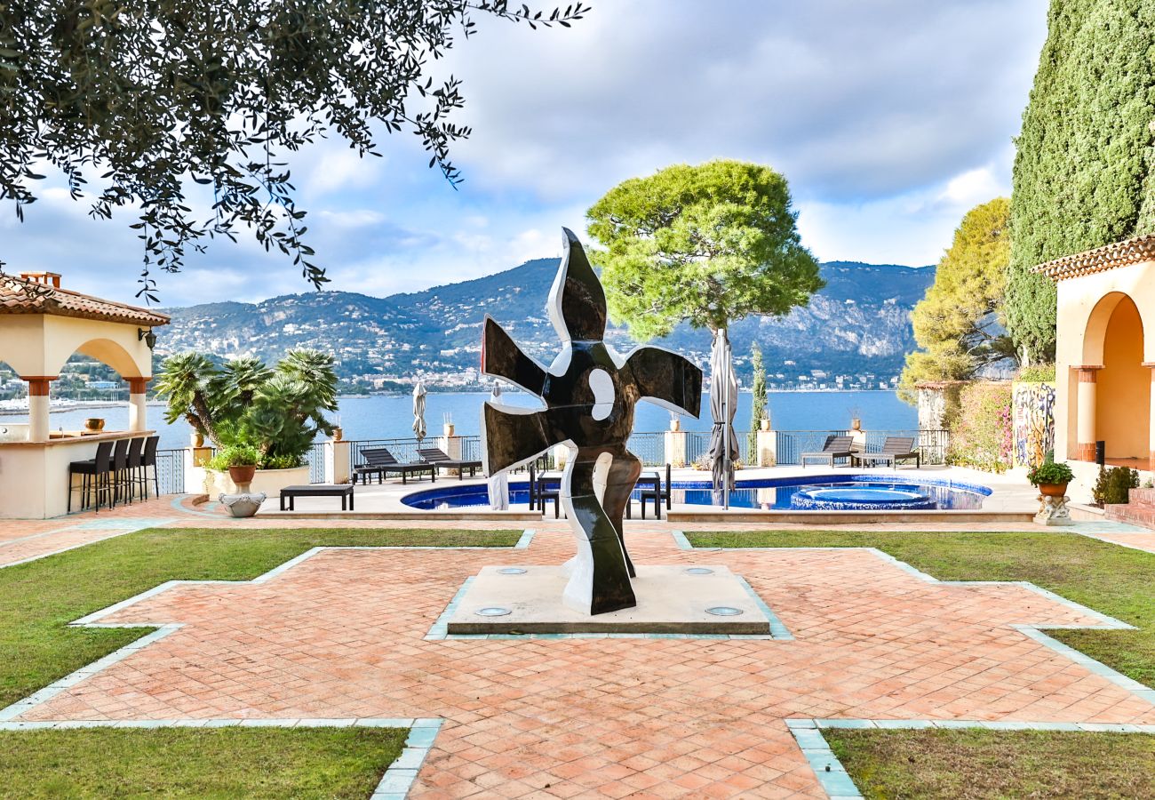 Villa à Saint-Jean-Cap-Ferrat - PIEDS DANS L EAU