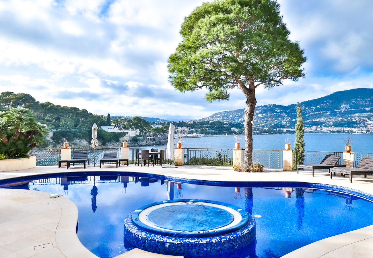 Villa à Saint-Jean-Cap-Ferrat - PIEDS DANS L EAU