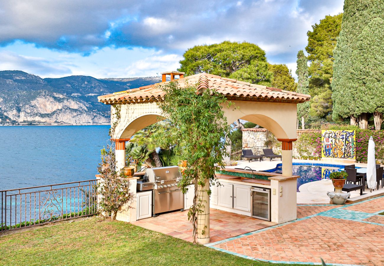 Villa à Saint-Jean-Cap-Ferrat - PIEDS DANS L EAU