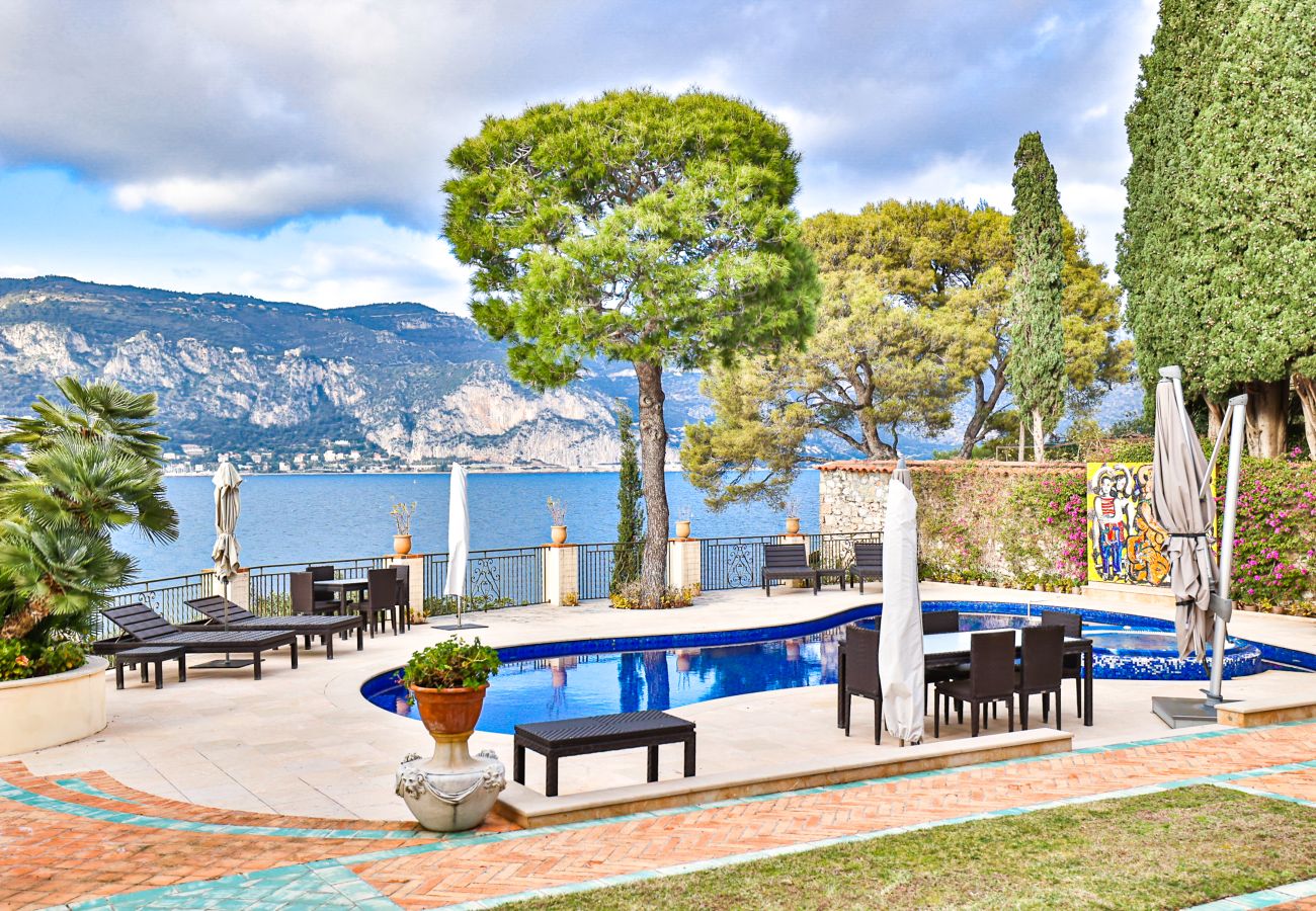 Villa à Saint-Jean-Cap-Ferrat - PIEDS DANS L EAU