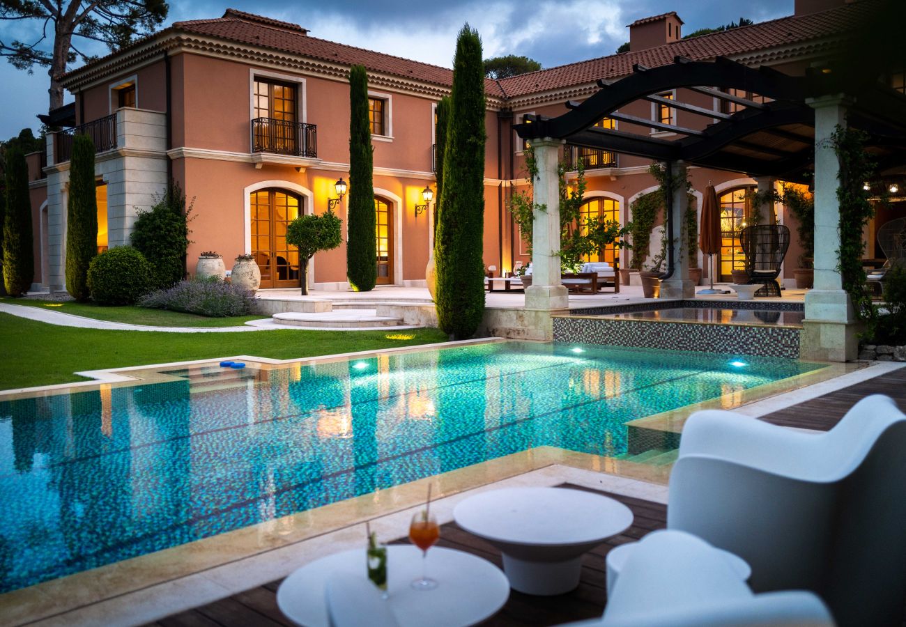 Villa à Saint-Jean-Cap-Ferrat - L ELEGANTE