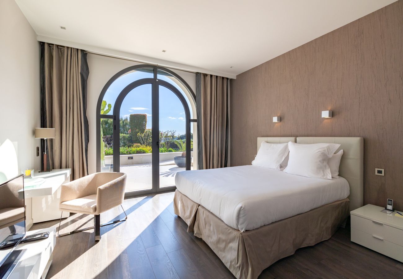 Villa à Saint-Jean-Cap-Ferrat - VILLA CONTEMPORAINE